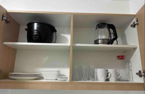 Matandang Balara Apartment | Fast WiFi - Free Pool Access - Netflix - Hot Shower