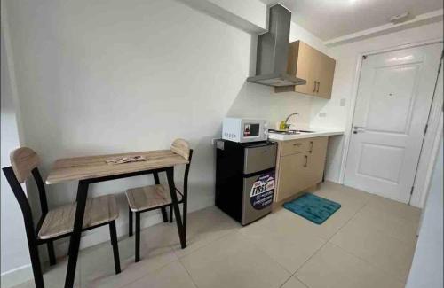 Matandang Balara Apartment | Fast WiFi - Free Pool Access - Netflix - Hot Shower