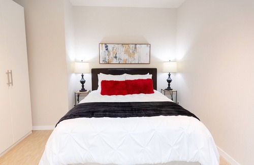 Kingfield Apartment | Fast WiFi🎯Keurig🎯In-Unit W/D🎯Walk to ❤️ of Uptown