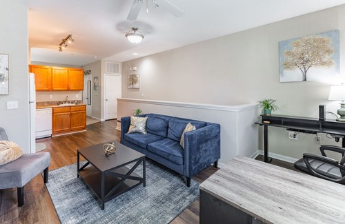Huntsville Apartment | Fast WiFi, King Bed, Gym, Free Parking