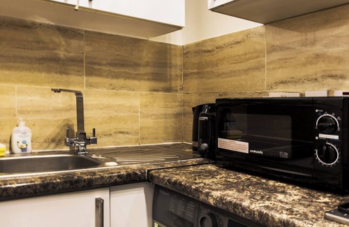 St Luke's Apartment | Fast Wifi Pet-friendly Sleeps 4