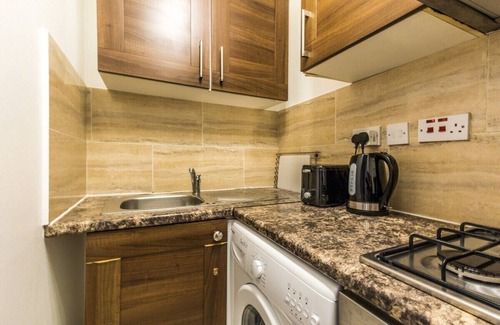 St Luke's Apartment | Fast Wifi Pet-friendly Sleeps 6