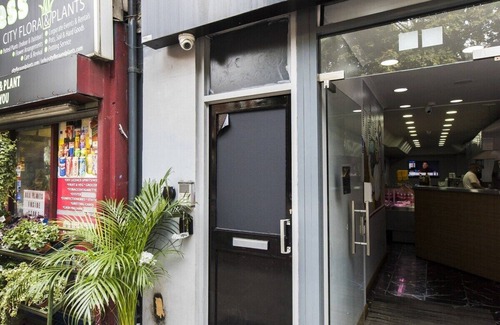 St Luke's Apartment | Fast Wifi Sleeps 4 Pet-friendly