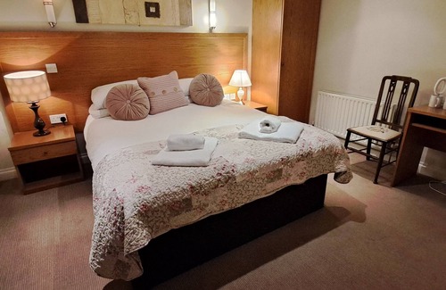 Watlington Bed & Breakfast | Fat Fox inn