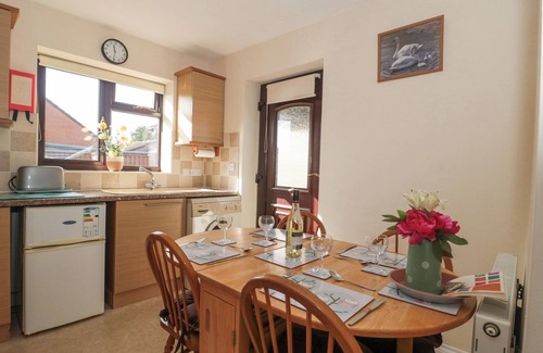 Burnham-on-Sea Cottage | FATIMA, family friendly, with a garden in Burnham-On-Sea