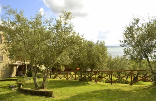 Isola Polvese House | Fattoria Il Poggio