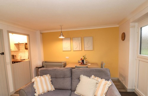 Ruswarp Cottage | FAUNA'S CORNER, pet friendly, with pool in Whitby