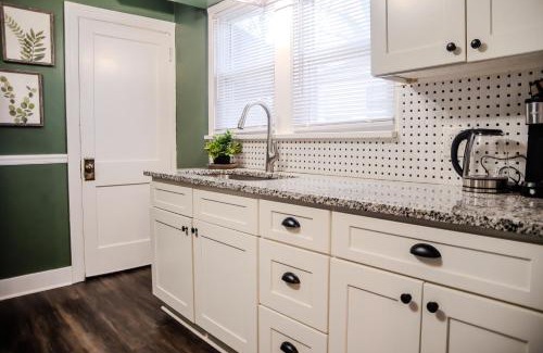 Dayton Apartment | Fauver Suite B