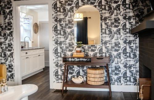 Dayton House | Fauver Suite