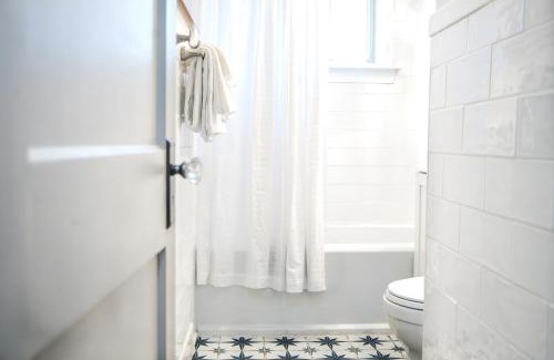 Dayton House | Fauver Suite