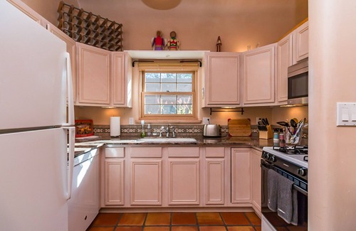 Downtown Santa Fe Cottage | Favorite Downtown Adorable Adobe ~ 8 min walk to Plaza