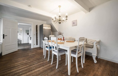 Steinbergkirche Apartment | Favorite place by the sea - farmhouse on Mühlendamm with sea view garden, oven and
