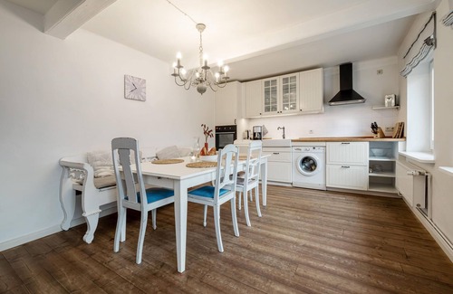 Steinbergkirche Apartment | Favorite place by the sea - farmhouse on Mühlendamm with sea view garden, oven and