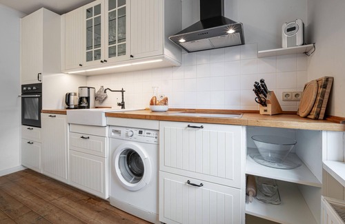 Steinbergkirche Apartment | Favorite place by the sea - farmhouse on Mühlendamm with sea view garden, oven and
