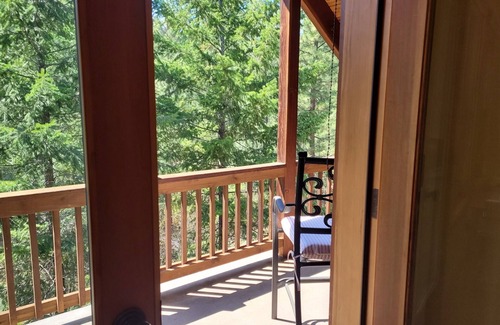 Mazama House | Fawn Glen Cabin in Mazama, Wa! Close to Ski/Sports Trail!