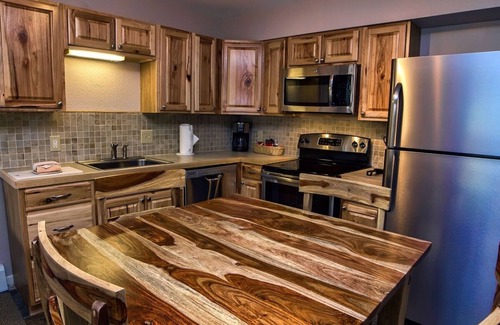 Estes Park Apartment | Fawn Valley Inn: 303 1 Bedroom Apts