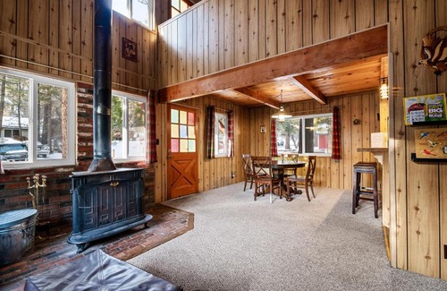 Fawnskin House | Fawnskin Cabin - A quaint cabin in a peaceful location, close to Big Bear's attractions! cabin