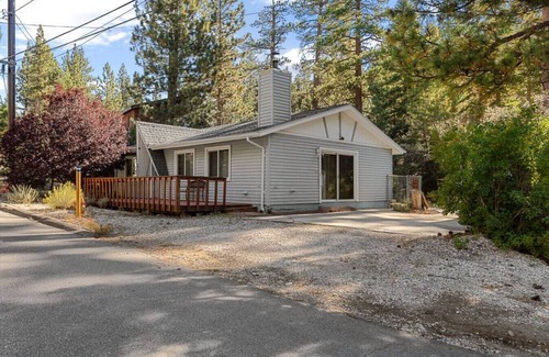 Fawnskin Apartment | Fawnskin Forest Haven + Pet Friendly + Hot Tub + Walk to Lake