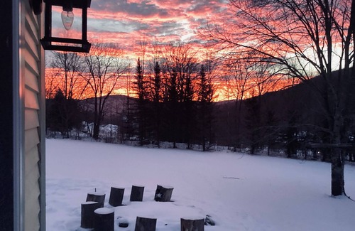 Moretown House | Fayston Farmhouse + 1850 Barn - Sugarbush Vermont Retreat