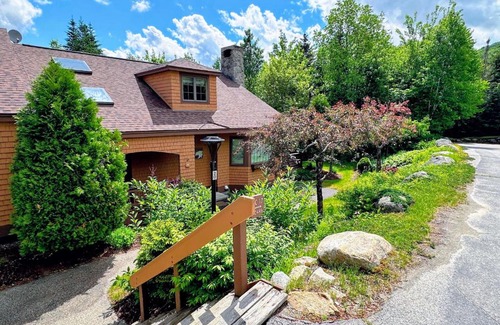 Bretton Woods House | FC17 Stylishly renovated Forest Cottage walk to ski trails wifi cable ping pong AC
