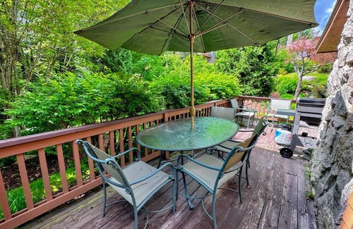 Bretton Woods House | FC17 Stylishly renovated Forest Cottage walk to ski trails wifi cable ping pong AC