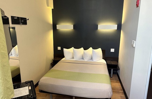Hunters Point Hotel | Feather Factory