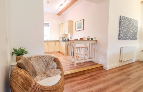 Blythburgh Cottage | FEATHERS, BLYTHBURGH, pet friendly, with pool in Reydon