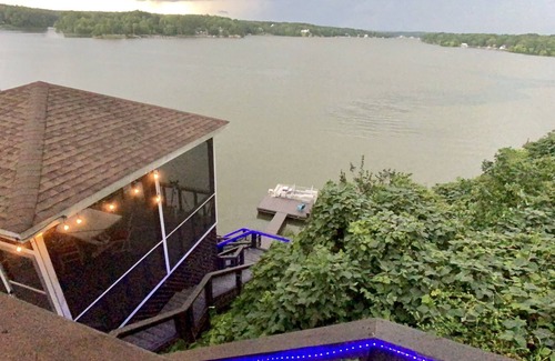 Greenwood House | Featured "HGTV Dream Home" - Best View on the Lakefront!
