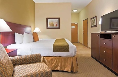 East Las Vegas Apartment | Featuring an indoor swimming pool and hot tub .