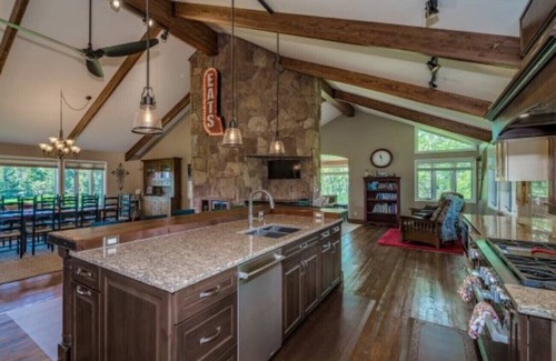 Red Lodge Ski Chalet | Featuring Hot Tub, WiFi and Minutes to Ski Hill