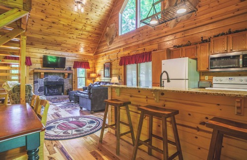 Sevierville Cabin | Feb/Mar Disc. Avail-Quiet/Private Cabin, HotTub, Pool Table/Arcade, Douglas Lake