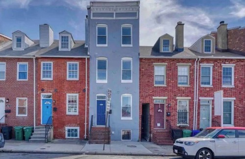 Federal Hill House | Fed Hill w Deck Walk Score 95 Steps from Harbor
