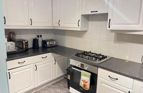 Headington Apartment | Feel at Home! Cozy 3BR Getaway in Prime Location
