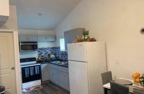 West Newton House | Feel like home! close to airport & downtown