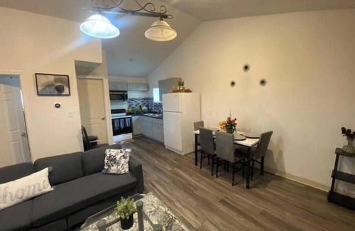 West Newton House | Feel like home! close to airport & downtown