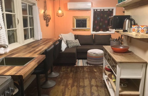 New Braunfels Cottage | Feel local! A Football Field Stroll to Downtown & the River! Pets encouraged!n