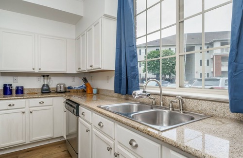 Tuscaloosa Condo | Feel Southern Comfort in the Heart of Tuscaloosa: Your Home Away from Home!