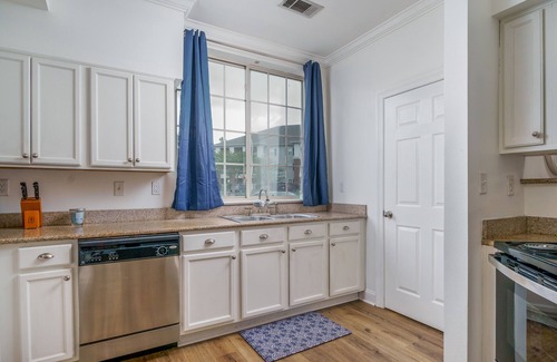 Tuscaloosa Condo | Feel Southern Comfort in the Heart of Tuscaloosa: Your Home Away from Home!