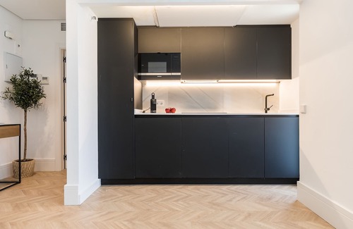 Vallehermoso Apartment | Feelathome Waldorf Suites Apartments