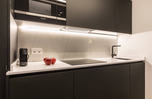 Vallehermoso Apartment | Feelathome Waldorf Suites Apartments