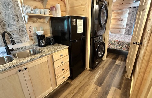 Union Mills Cabin | Feelin Feisty-Hot Tub, Fireplace,Hiking,View,Near Asheville ,WiFi