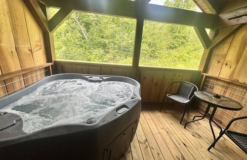 Union Mills Cabin | Feelin Feisty-Hot Tub, Fireplace,Hiking,View,Near Asheville ,WiFi