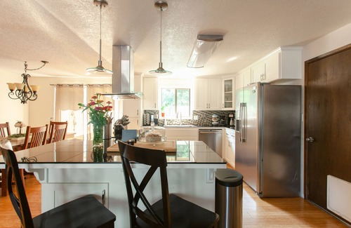 Medford House | Feels like Home-Very Comfy and Well Stocked-Centrally Located-Walk to Major Park