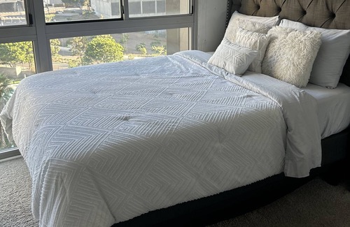 Atwater Village Apartment | Feels Like Luxury. 15 minutes away from Glendale City.
