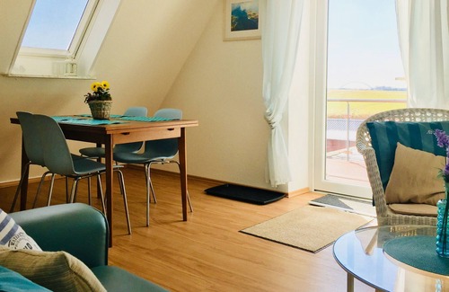 Wulfen Apartment | Fehmarn - beach at 500m, modern apartment, enclosed Garden, balcony, sea view, dog