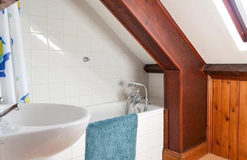 Hexham House | Felbridge Cottage