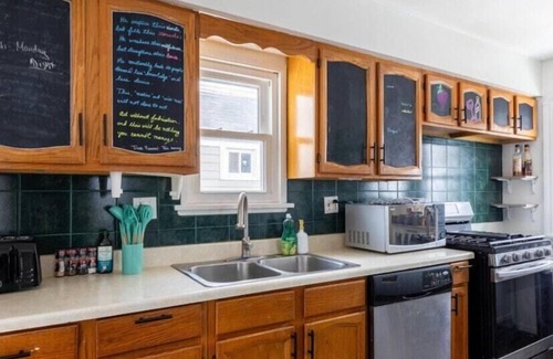 Cleveland Heights House | Felton · King Bed, Fire Pit & Whimsical Sea