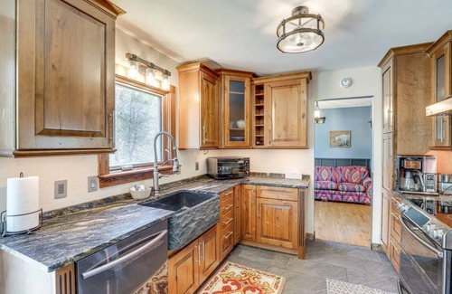 Alexander House | Fenced Pet-Friendly Alexander Home: 7 Mi to Asheville!