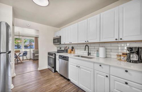 Berea House | Fenced & Pet-Friendly! Modern 2BR Retreat! CLE-BW