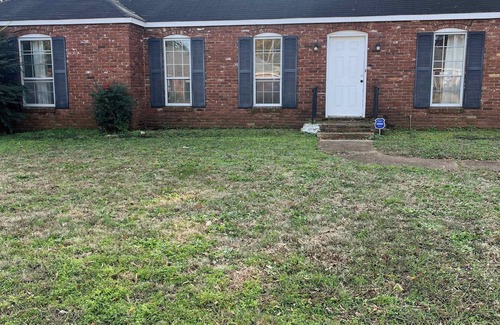 Parkway Village House | Fenced Yard, Centrally Located-Parkway Village Pad